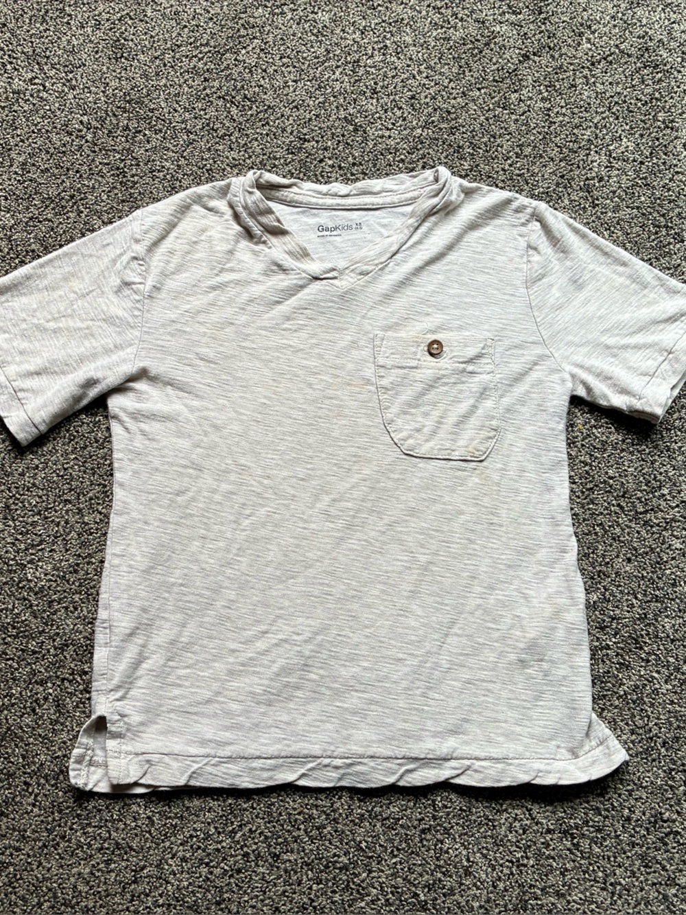 Gap Kids Boy’s Silver/Light Gray Short Sleeve Pocket Tee, Size XS (4-5)